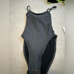 Jolyn onesie size 28 tie back grey